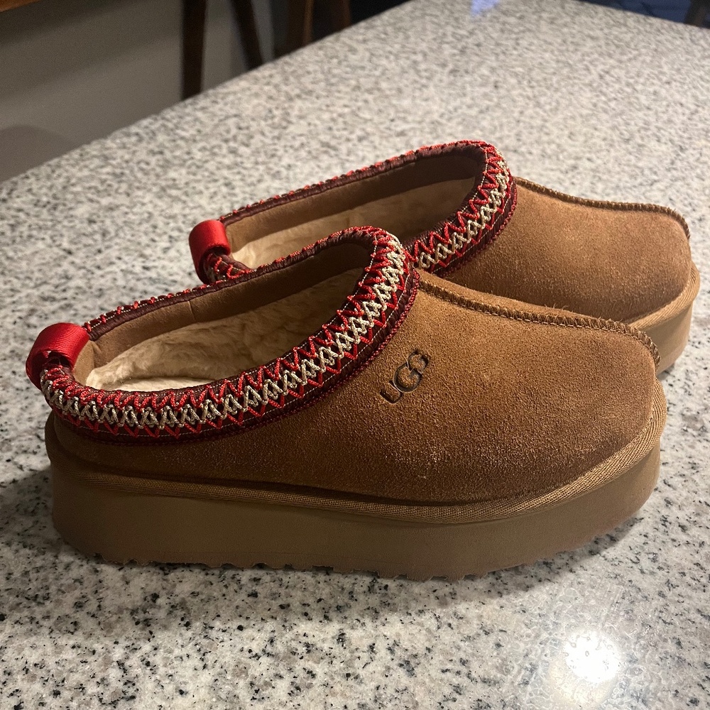 UGG Tazz slippers